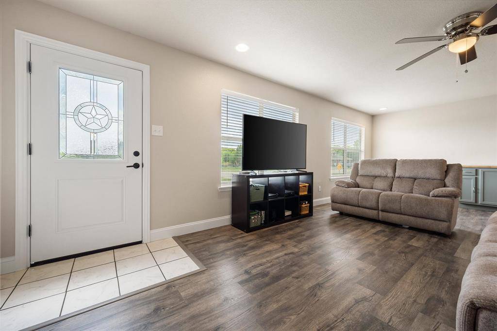 106 Toowoomba Lane, Weatherford, TX 76085