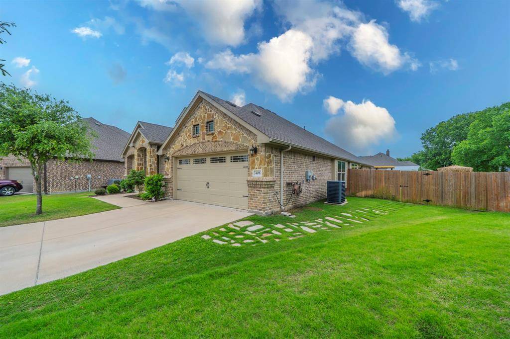 408 Valley Brook Court, Waxahachie, TX 75165