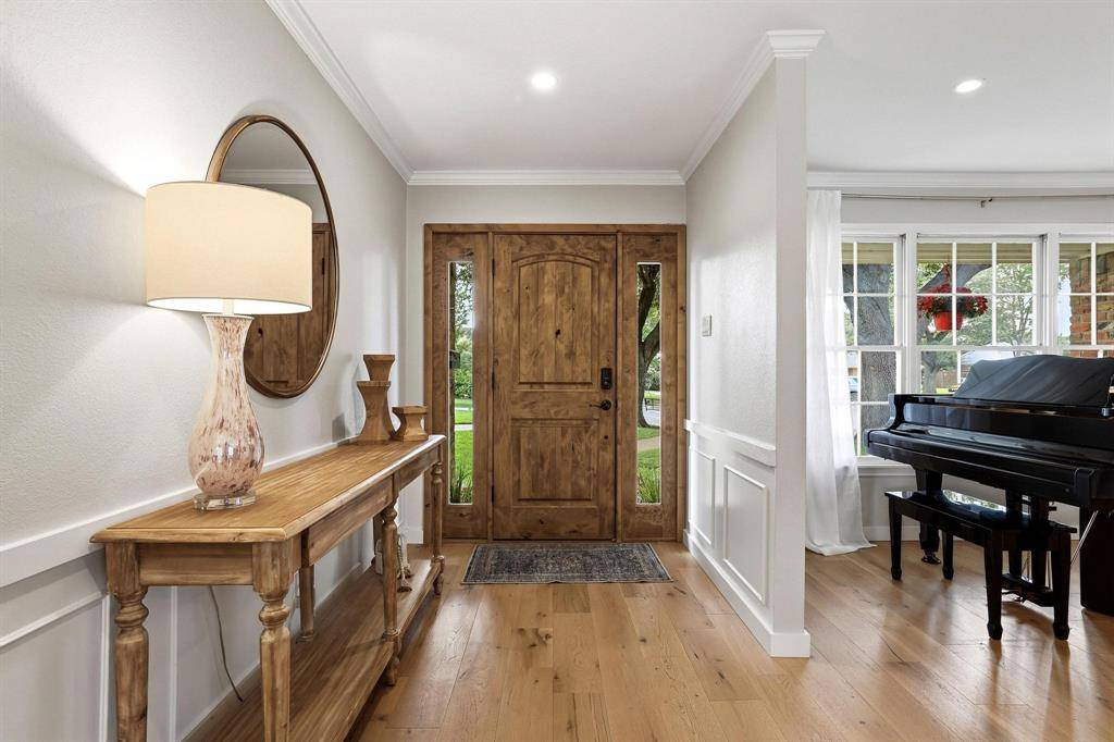 10106 Crestover Circle, Dallas, TX 75229