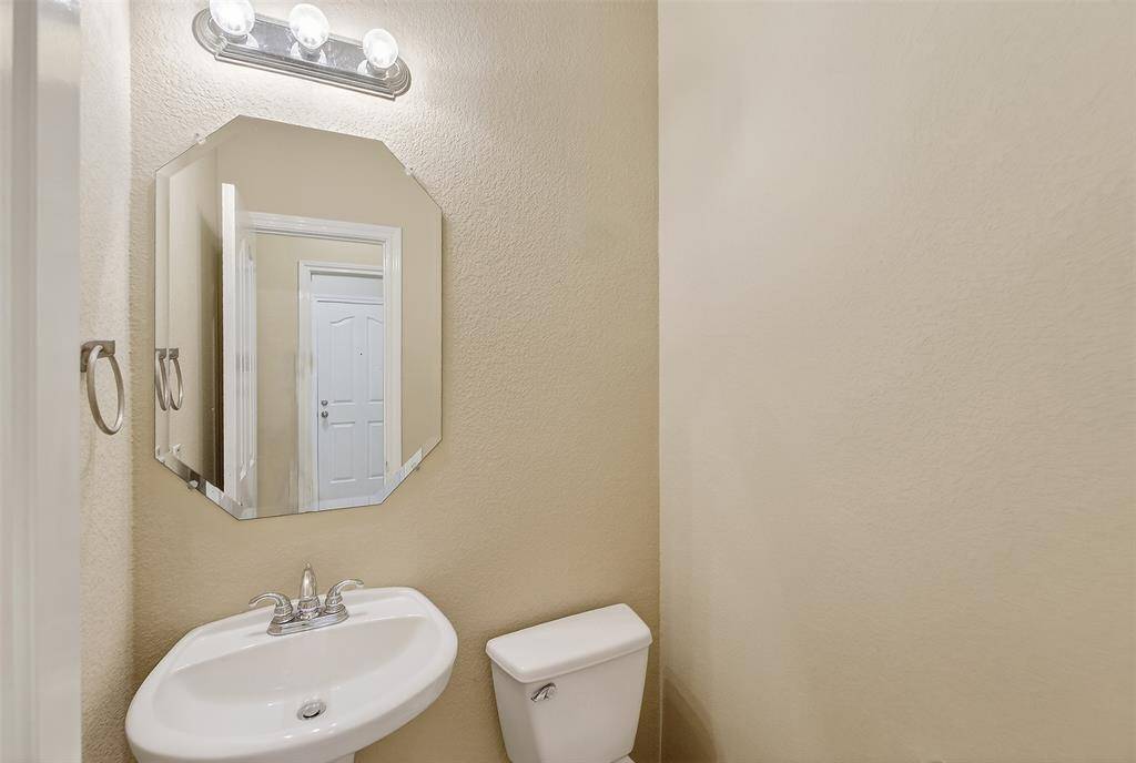 913 Poncho Lane, Fort Worth, TX 76052