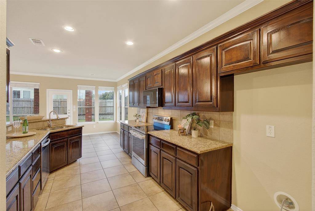 913 Poncho Lane, Fort Worth, TX 76052