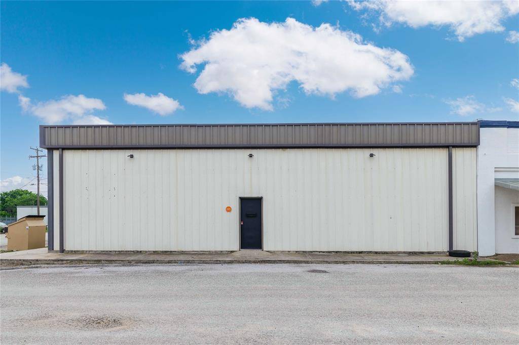 119 E Kyle Street, Bangs, TX 76823