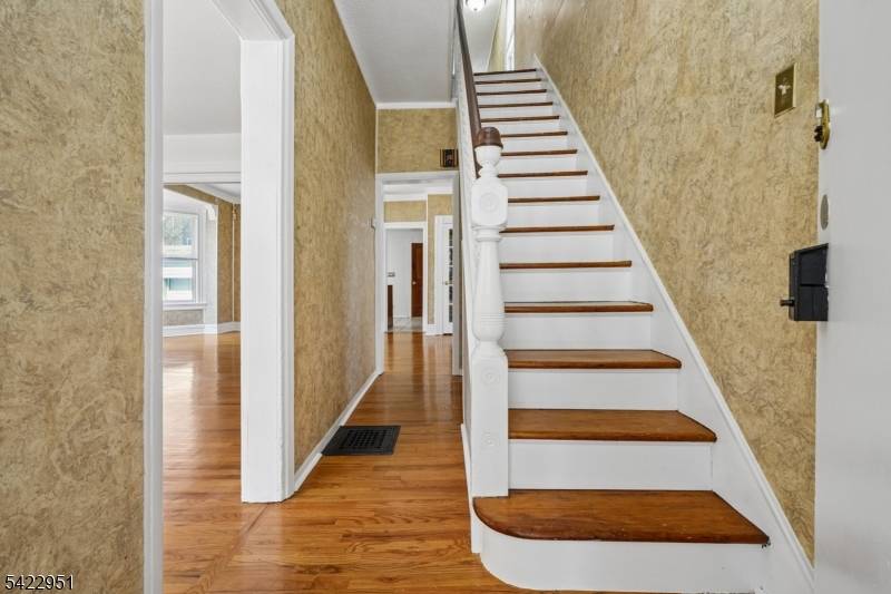 70 9Th Ave, East Orange City, NJ 07018