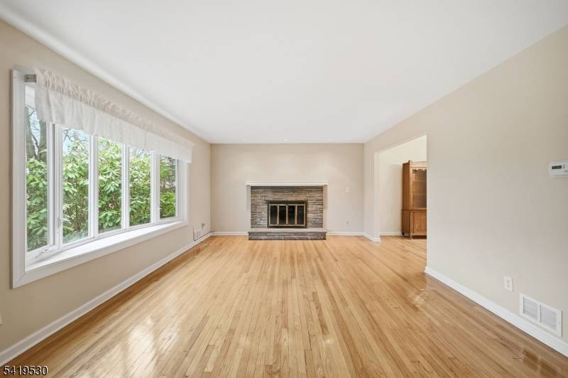 4 Briarcliff Rd, Morris Plains Boro, NJ 07950