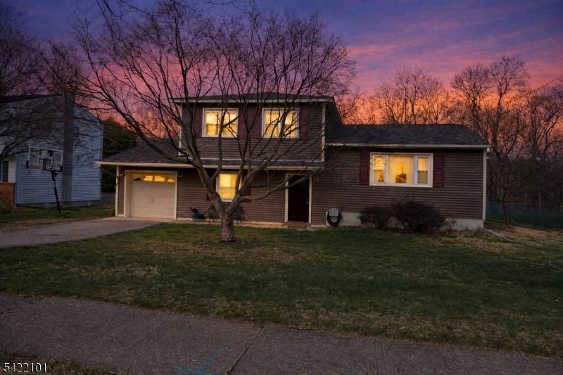 105 College View Dr, Hackettstown Town, NJ 07840