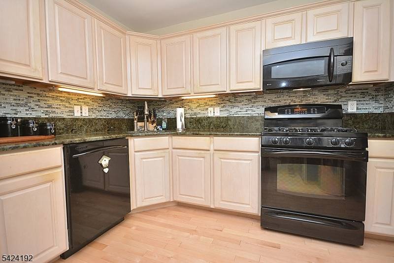 50 Potomac Dr, Bernards Twp., NJ 07920