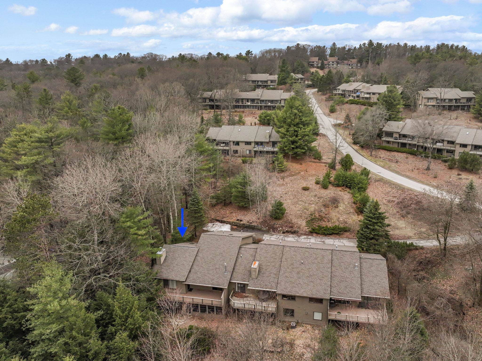 6179 Red Fox RUN, Peninsula Twp, MI 49686