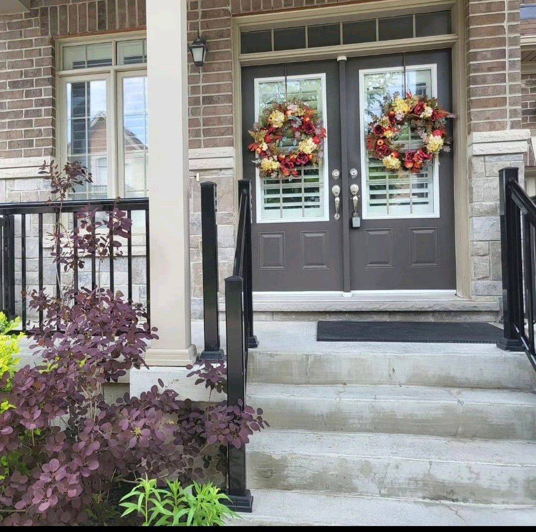 2142 Saffron DR, Pickering, ON L1X 0E2