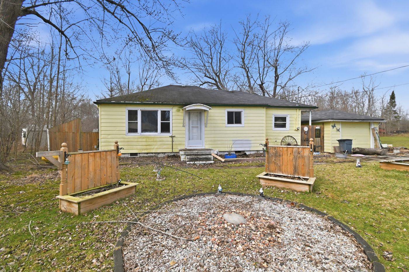 529 Rosehill RD, Fort Erie, ON L2A 5M4