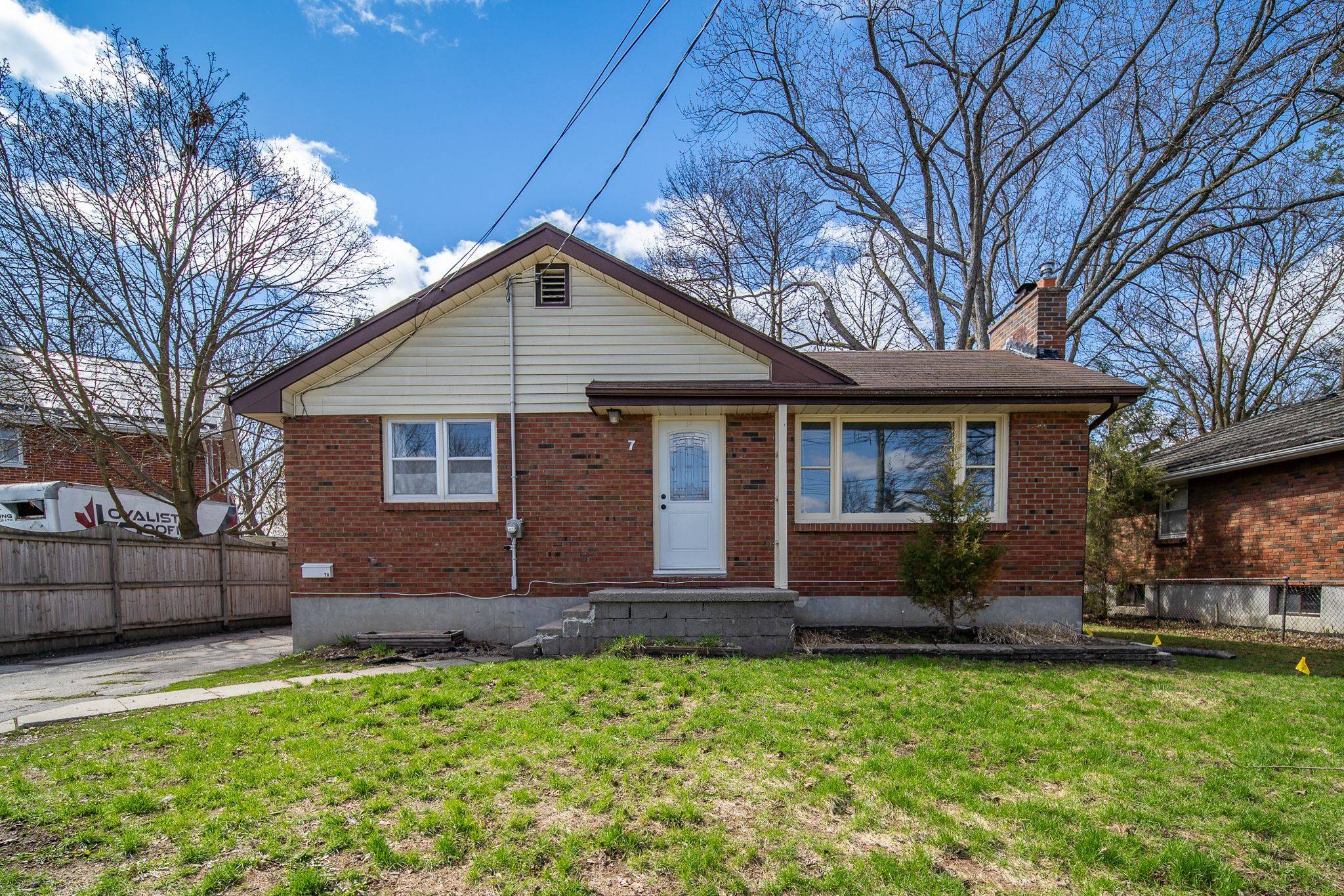 7 Benjamin ST, Belleville, ON K8P 1P6