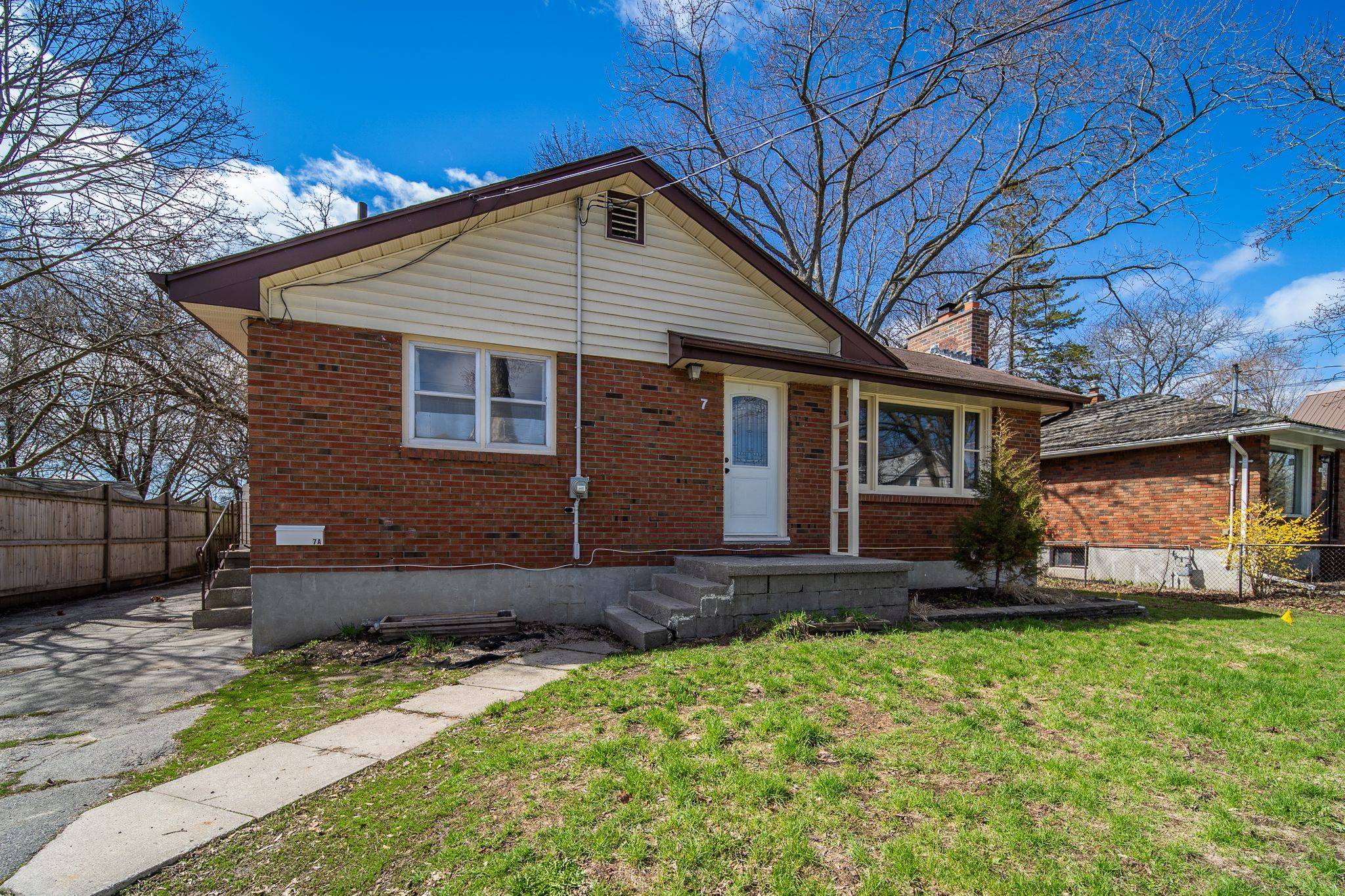 7 Benjamin ST, Belleville, ON K8P 1P6