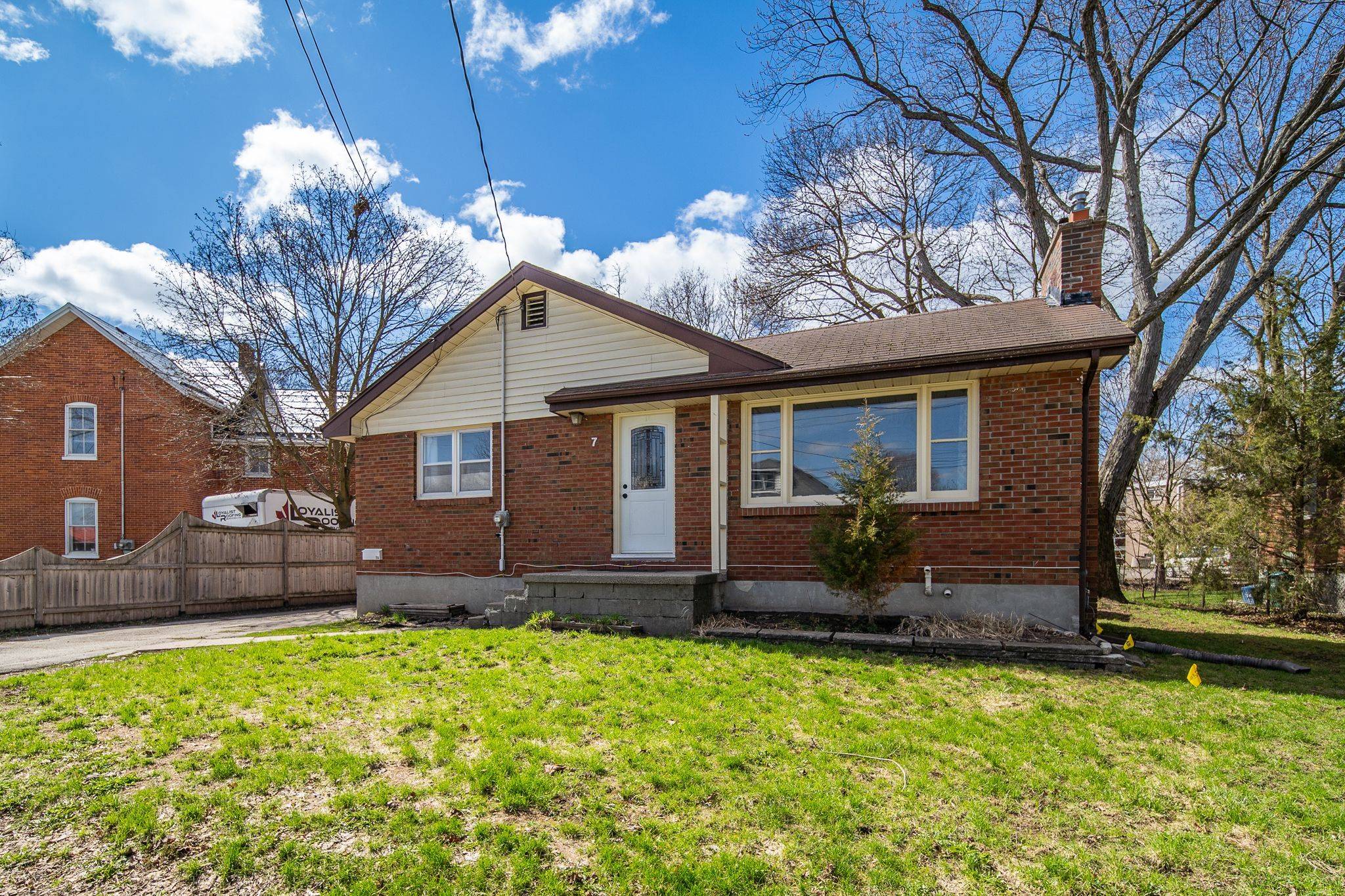 7 Benjamin ST, Belleville, ON K8P 1P6