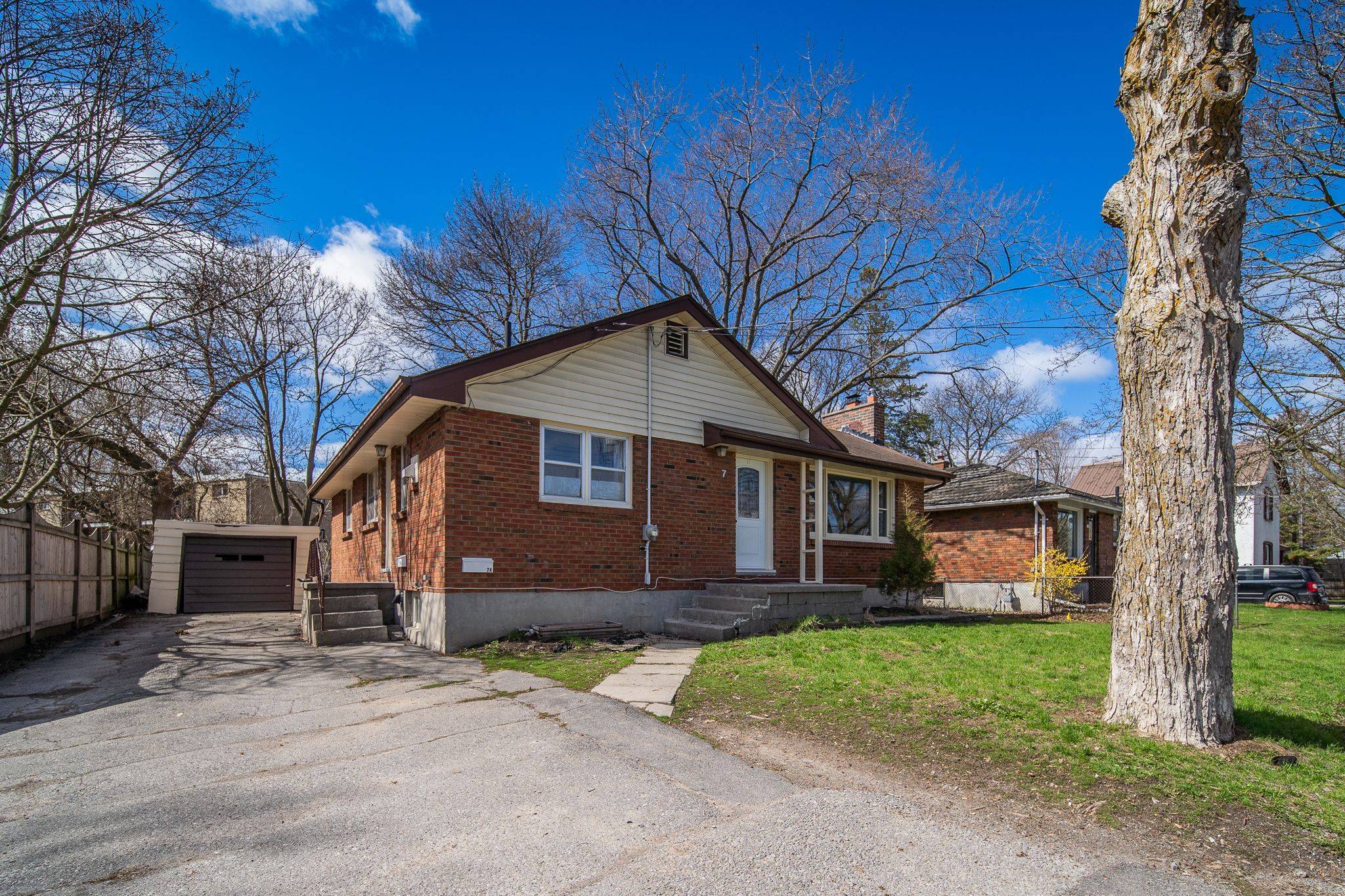 7 Benjamin ST, Belleville, ON K8P 1P6