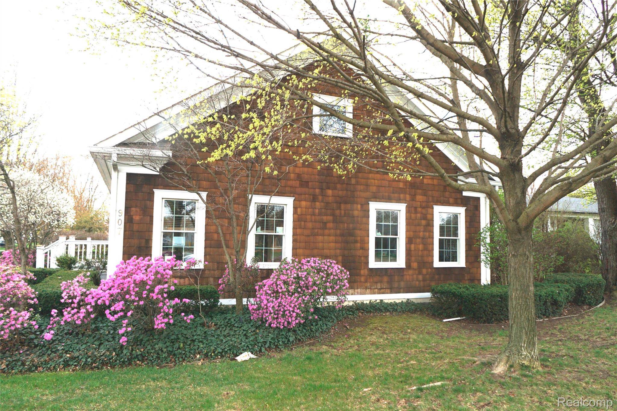 907 W 14 Mile RD, Clawson, MI 48017
