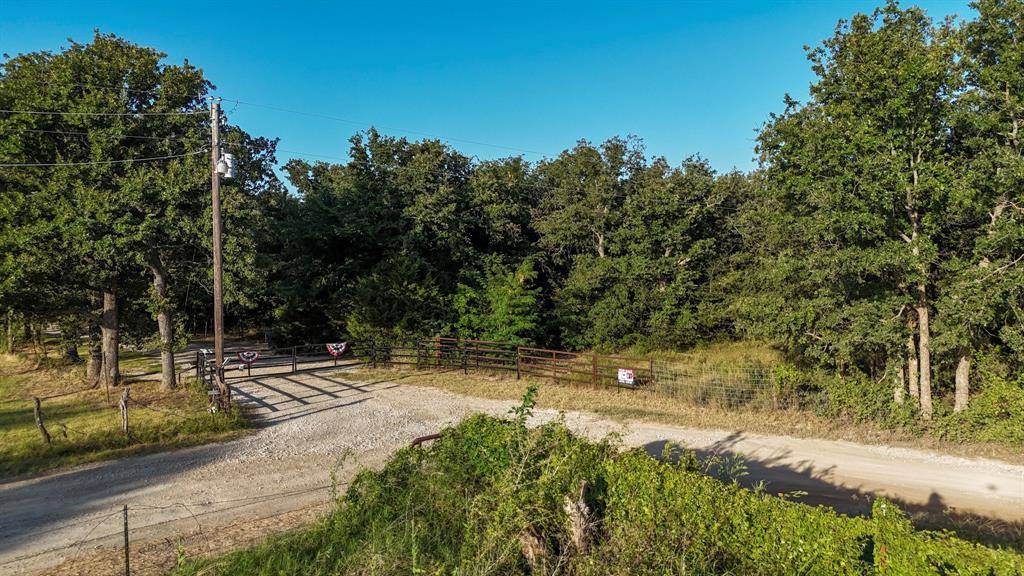 1957 Prairie Grove Road, Valley View, TX 76272