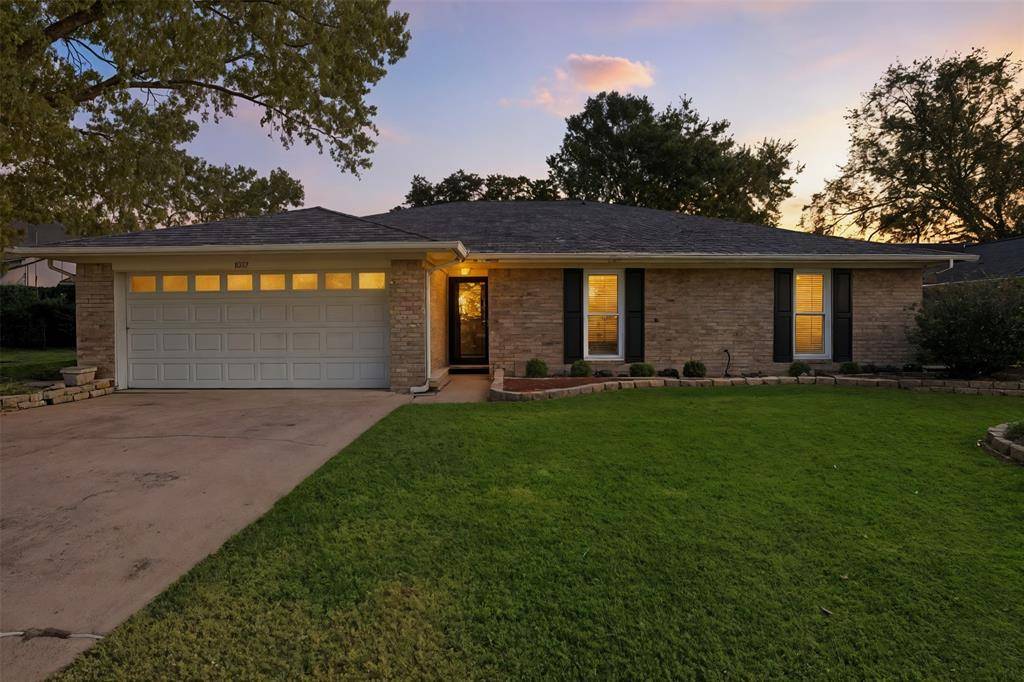 2217 Honey Creek Lane, Arlington, TX 76006