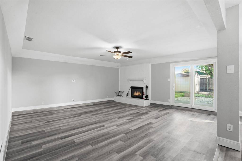 2217 Honey Creek Lane, Arlington, TX 76006