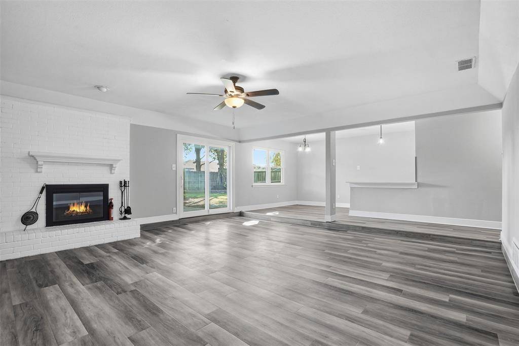 2217 Honey Creek Lane, Arlington, TX 76006