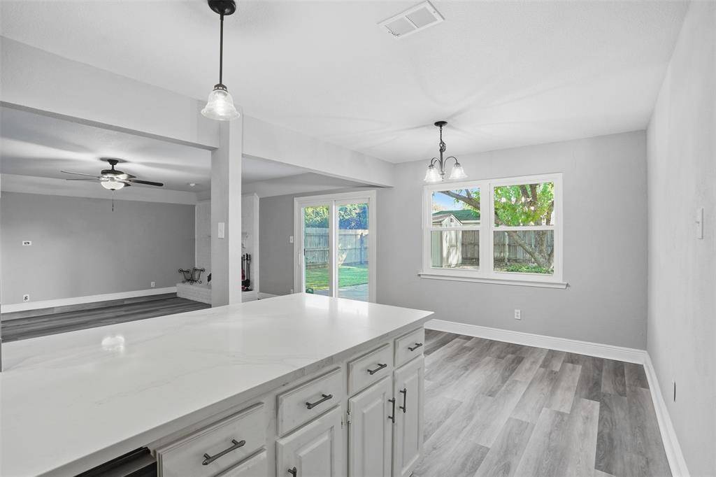 2217 Honey Creek Lane, Arlington, TX 76006