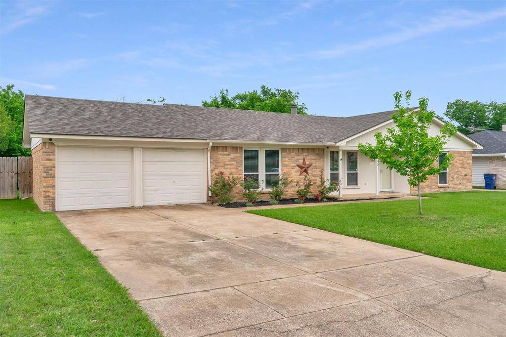 445 Parkridge Boulevard, Burleson, TX 76028