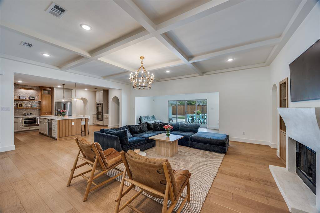 7147 Lakehurst Avenue, Dallas, TX 75230