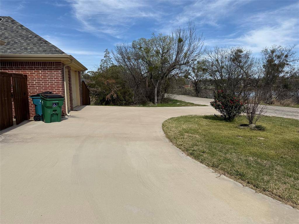 543 Islet Drive, Runaway Bay, TX 76426