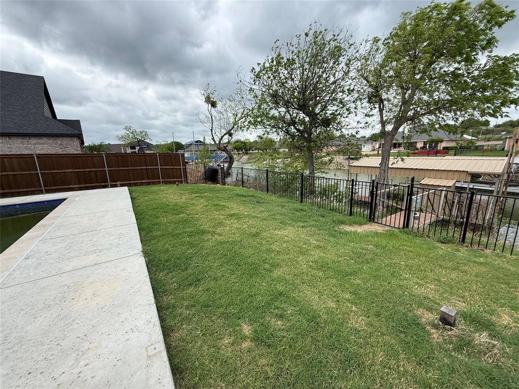 543 Islet Drive, Runaway Bay, TX 76426