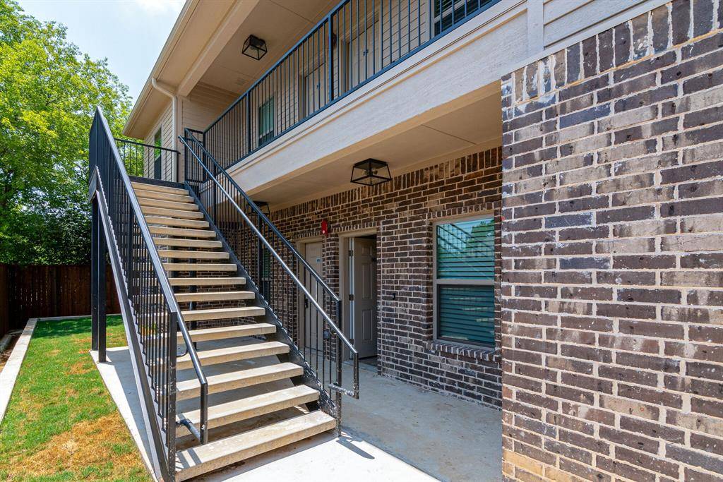 115 W Jones #102, Krum, TX 76249