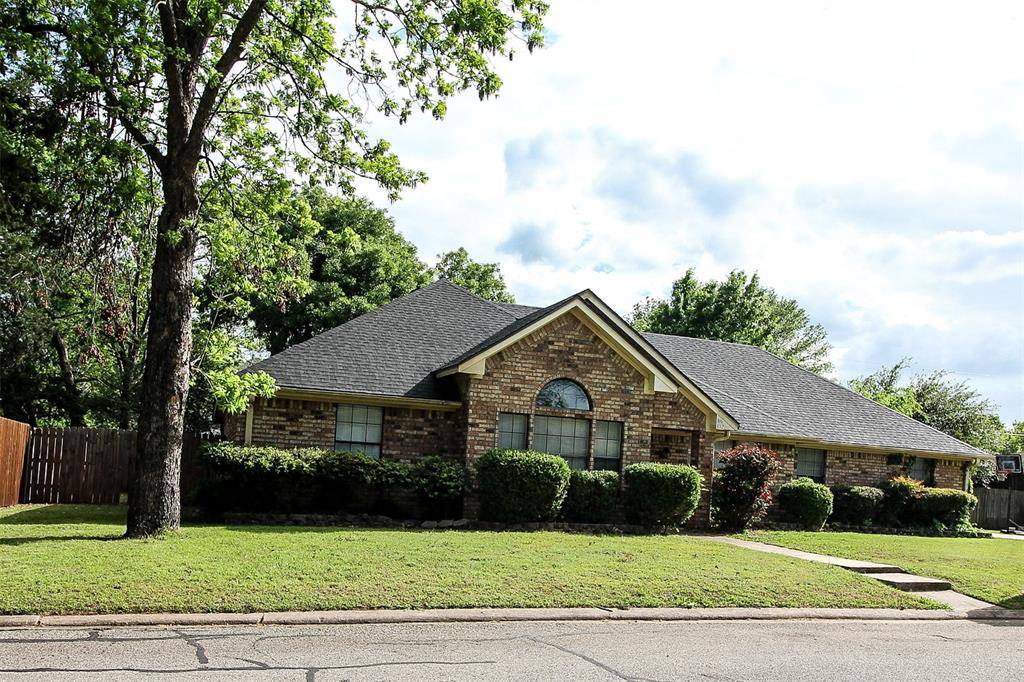 812 Mockingbird Street, Bonham, TX 75418