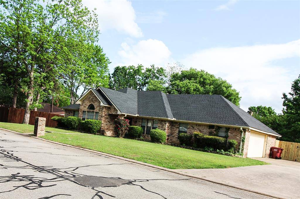 812 Mockingbird Street, Bonham, TX 75418