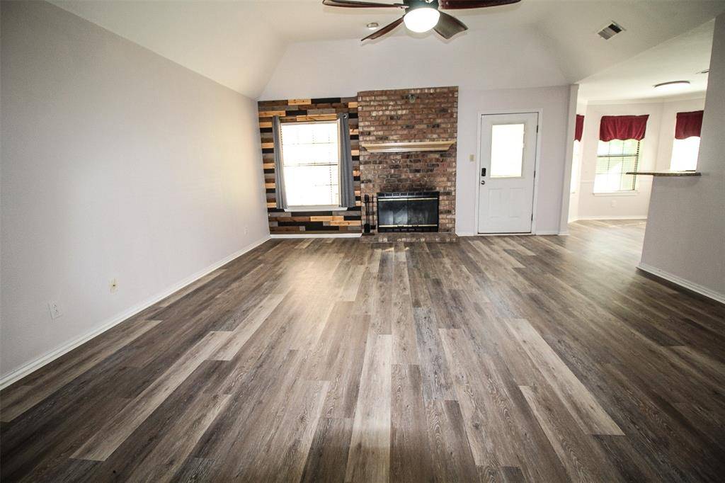 812 Mockingbird Street, Bonham, TX 75418