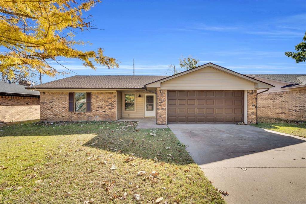 221 N Edgefield Road, Waxahachie, TX 75165