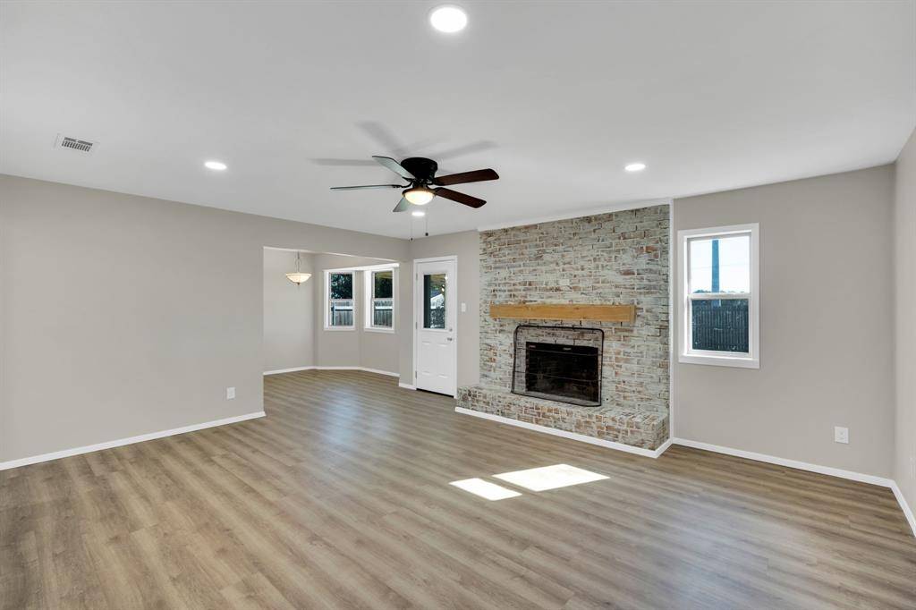 221 N Edgefield Road, Waxahachie, TX 75165