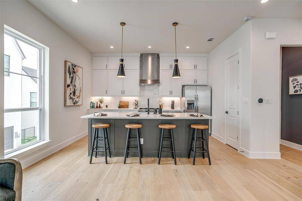 130 S Cooper Street, Arlington, TX 76013