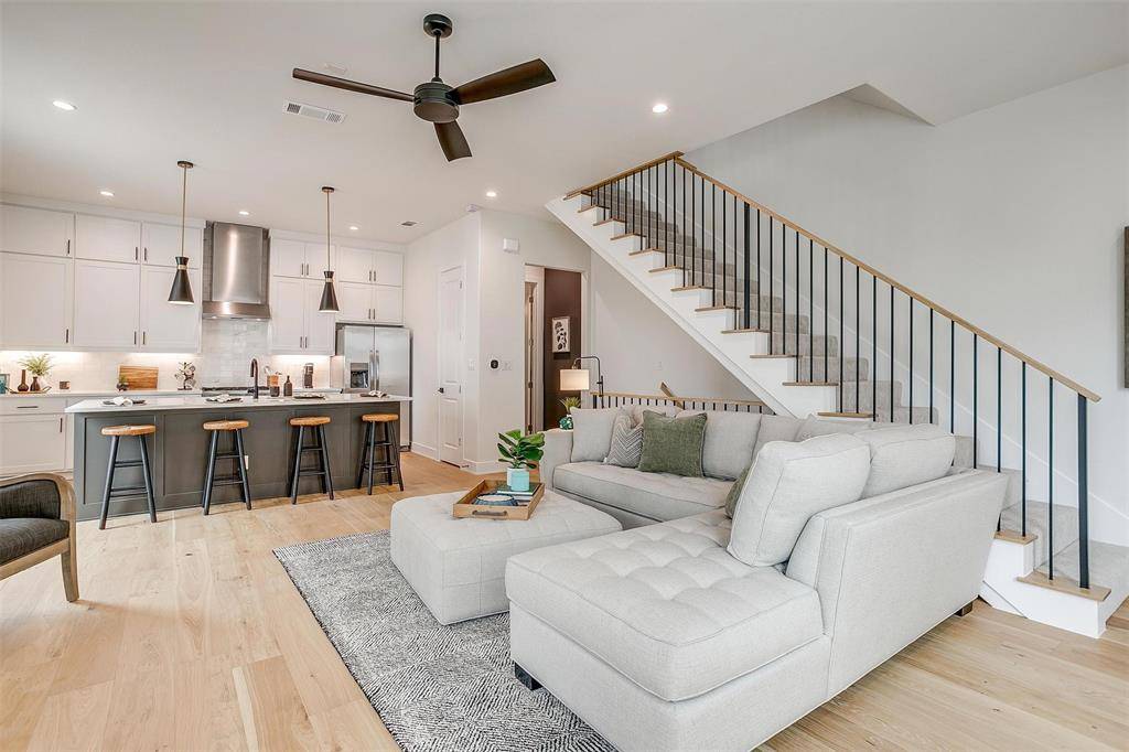 130 S Cooper Street, Arlington, TX 76013