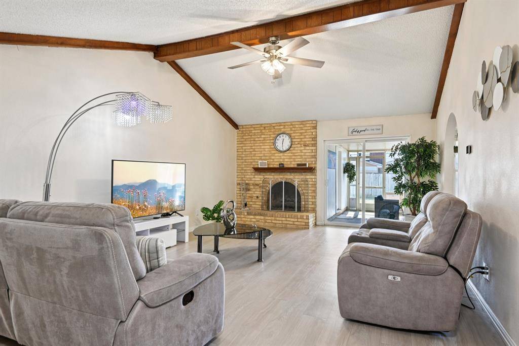 2106 Avalon Lane, Arlington, TX 76014