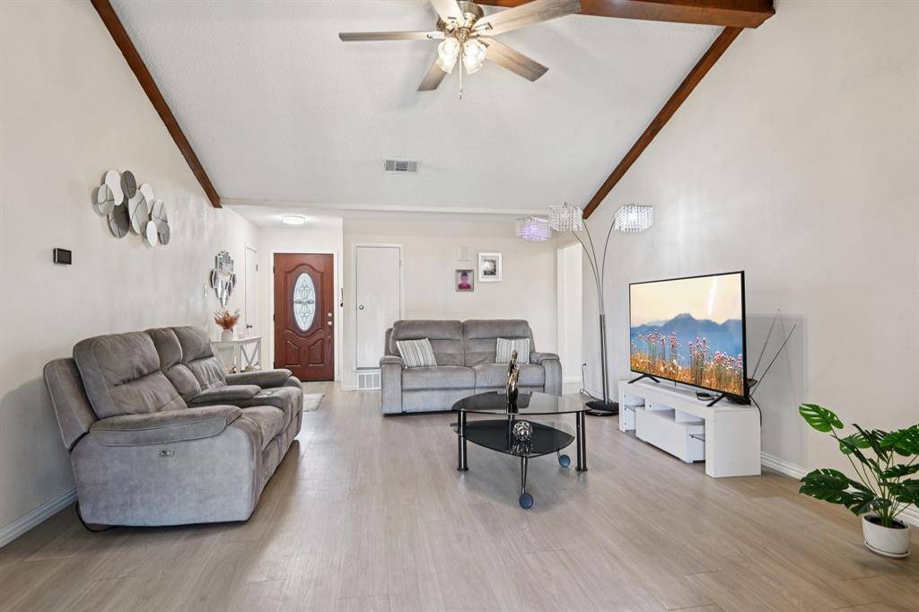 2106 Avalon Lane, Arlington, TX 76014