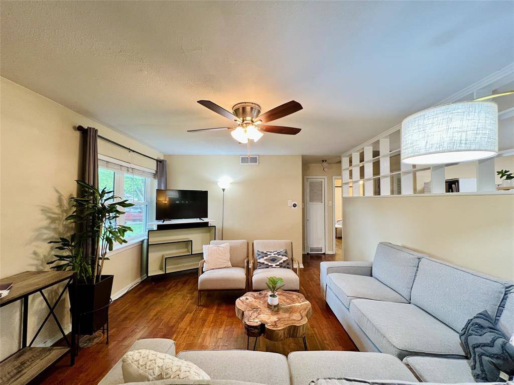 310 W 15th Street, Irving, TX 75060