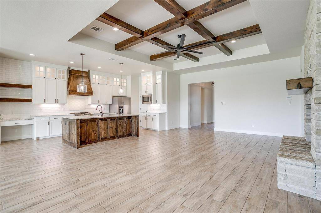 1221 Crown Valley Drive, Weatherford, TX 76087