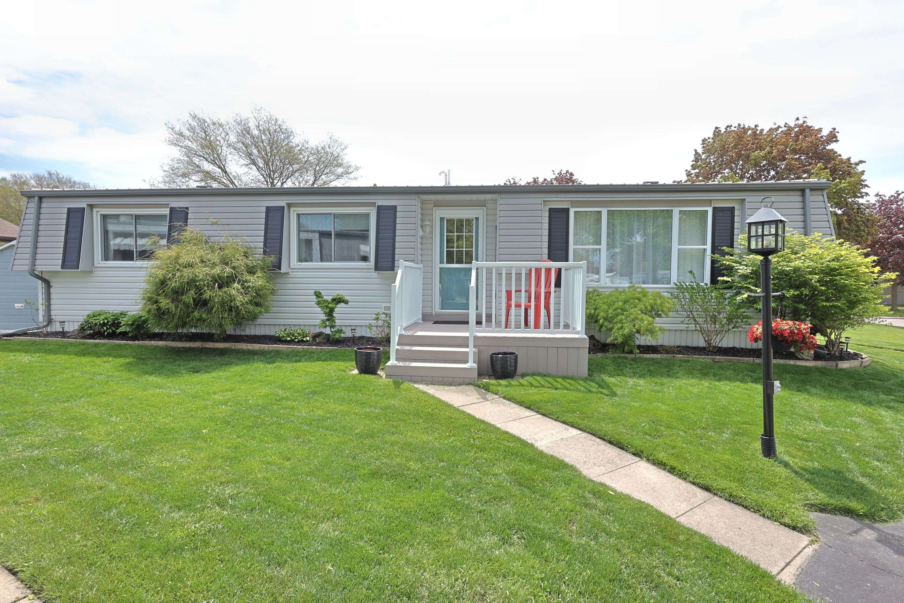 209 Biltmore DR, South Huron, ON N0M 1T0