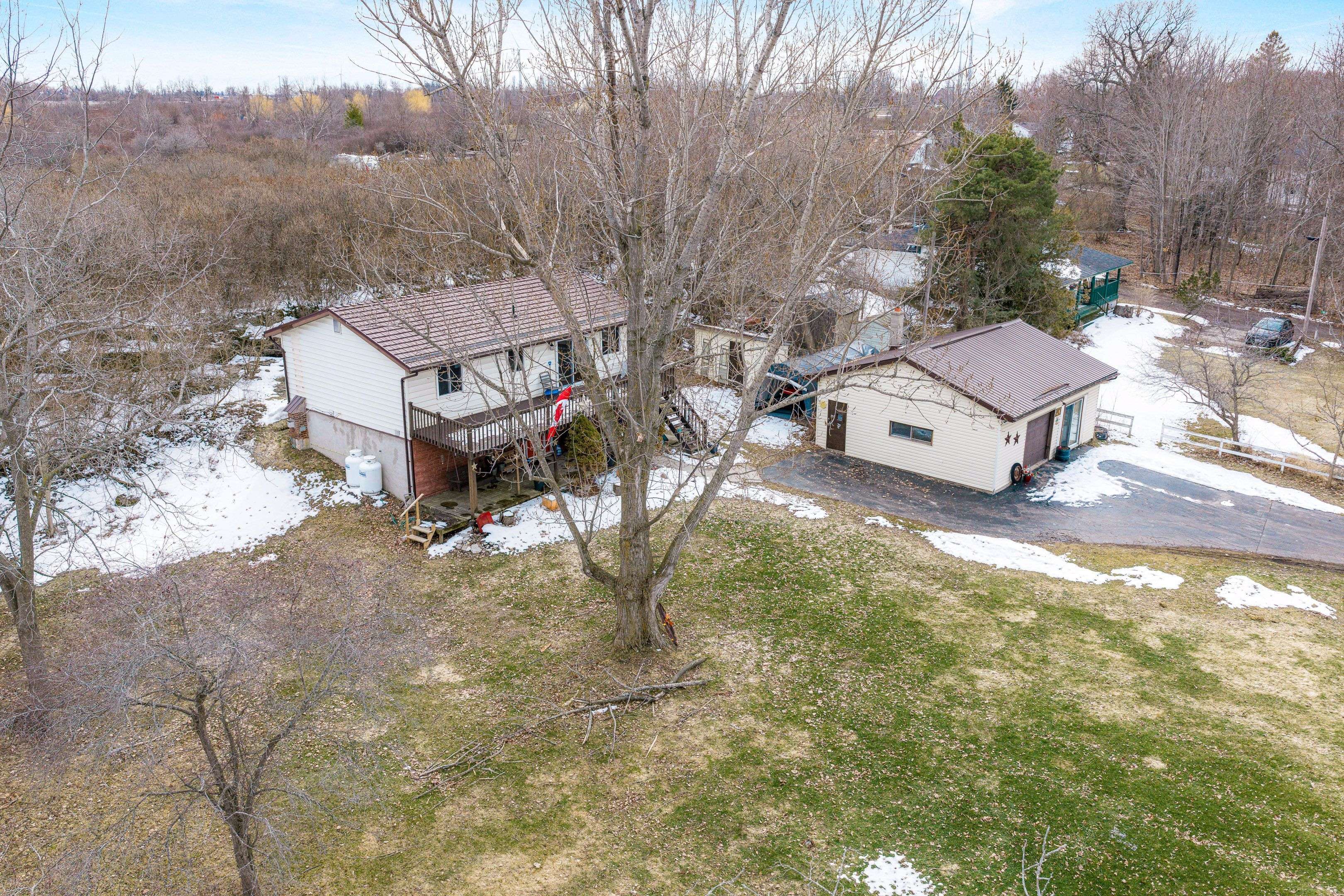 23 Lucinda ST, Frontenac Islands, ON K0H 2Y0