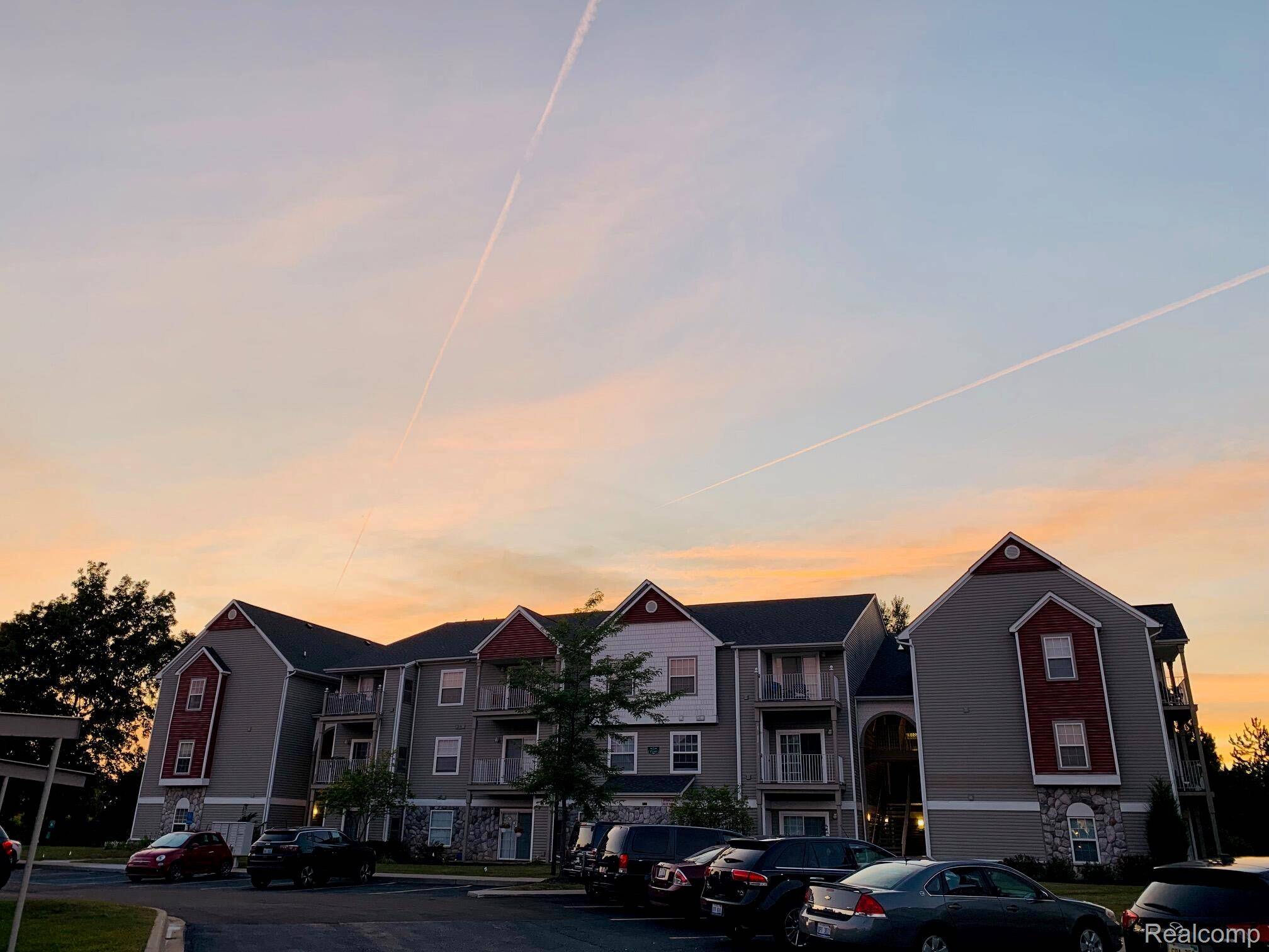 15240 Silver Pkwy #306, Fenton, MI 48430