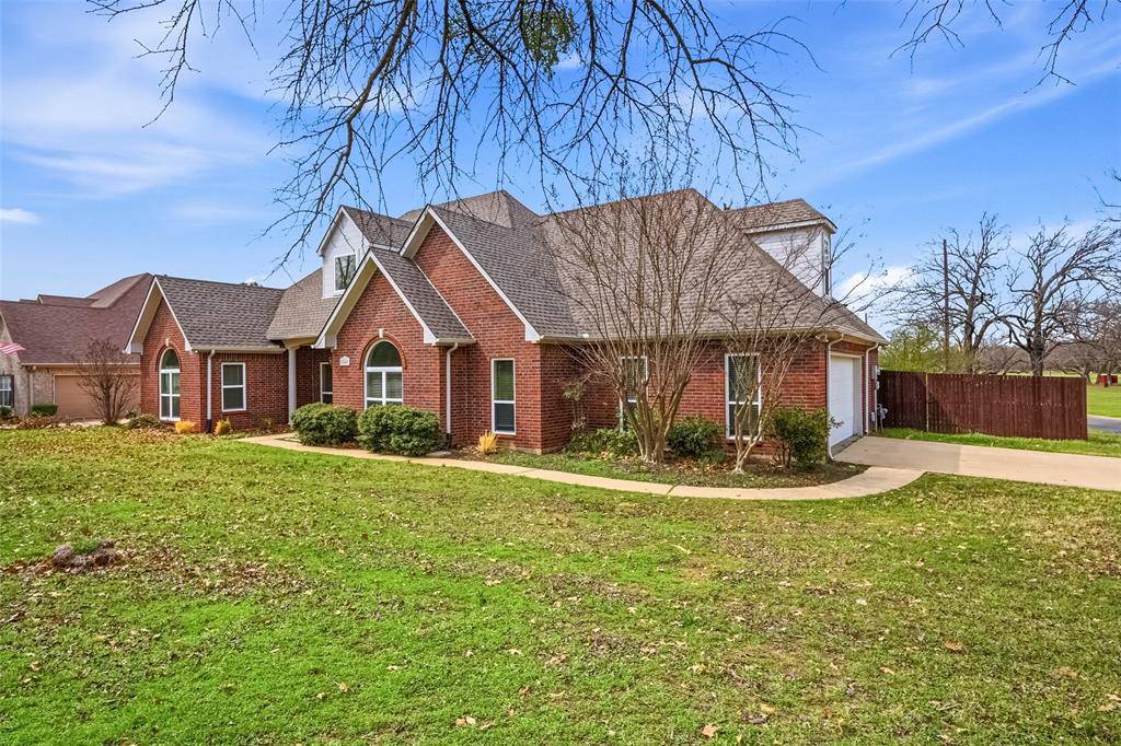 2105 W Crawford Street, Denison, TX 75020