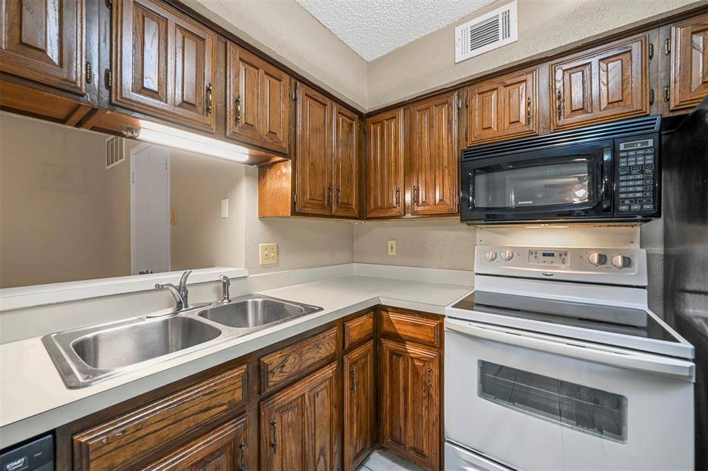 14800 Enterprise Drive #22D, Farmers Branch, TX 75234