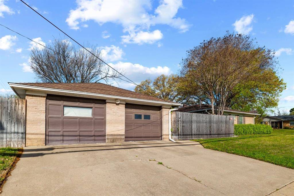 2116 Menefee Street, Arlington, TX 76010