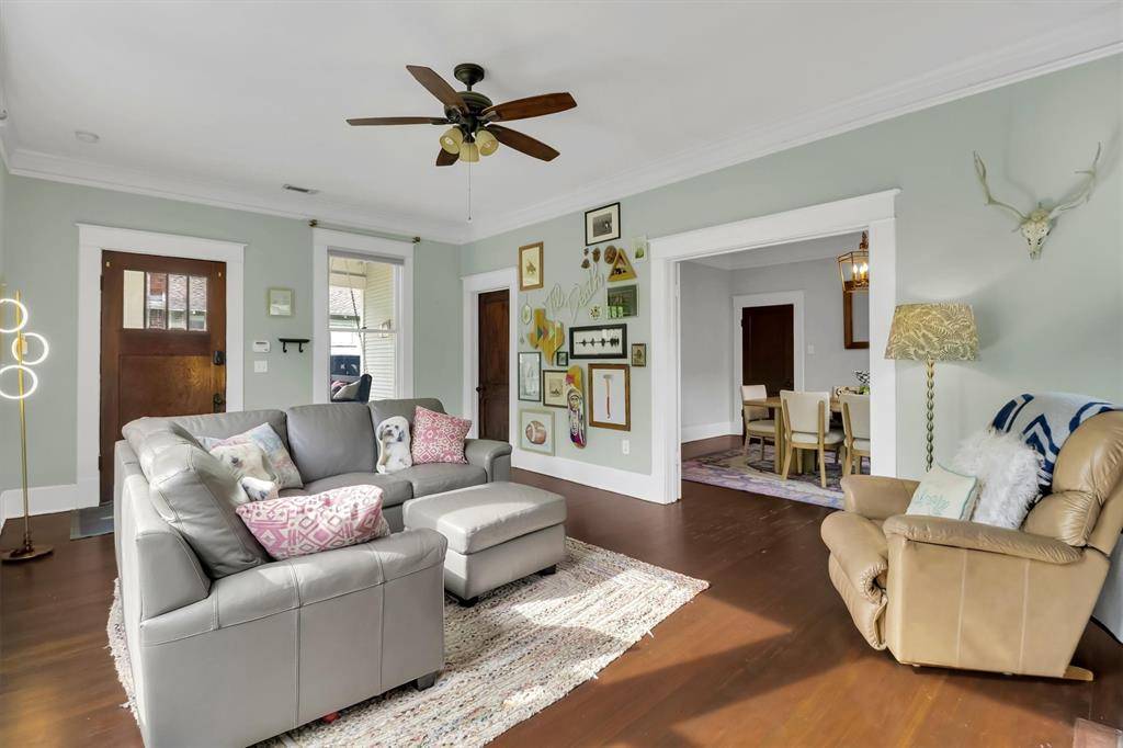 307 N Edgefield Avenue, Dallas, TX 75208