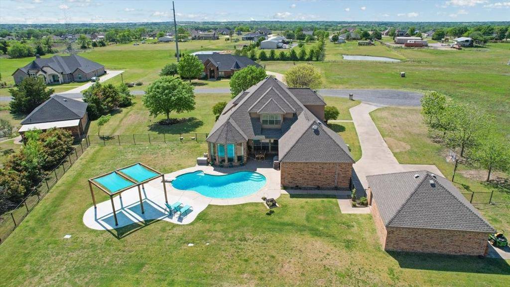 373 Sundance Drive, Van Alstyne, TX 75495