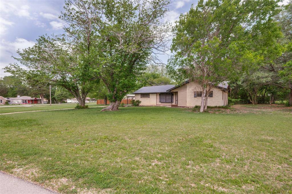 1533 E Springcrest Circle, Lancaster, TX 75134