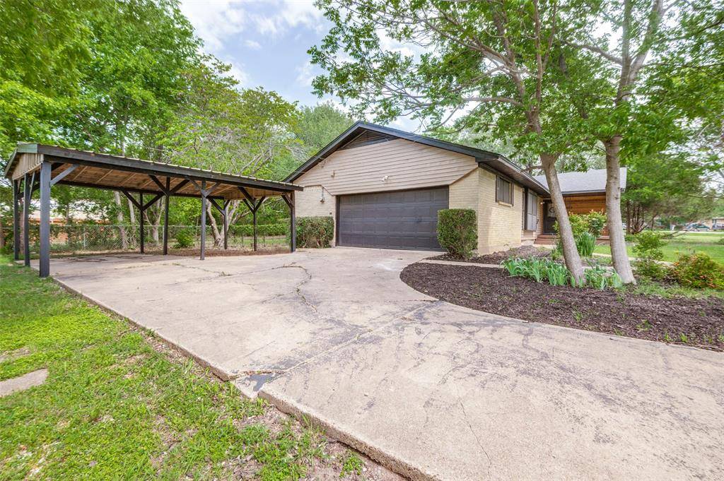 1533 E Springcrest Circle, Lancaster, TX 75134