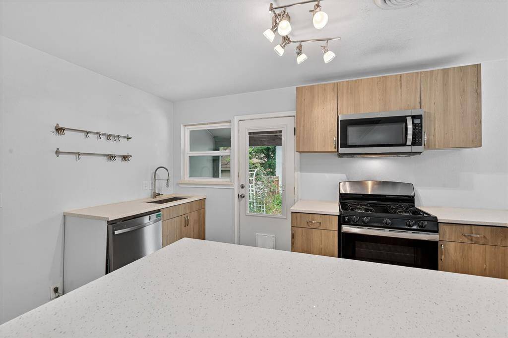 1817 Ruth Street, Arlington, TX 76010